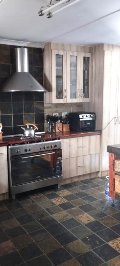 4 Bedroom Property for Sale in Noorsekloof Eastern Cape